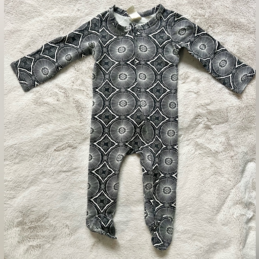 NWOT Kate Quinn Beluga Batik Woods Long Sleeve Zipper Footie Modal 0-3